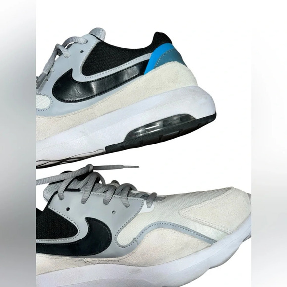 NIKE Air Max Nostalgic Sneaker - Picture 4 of 10